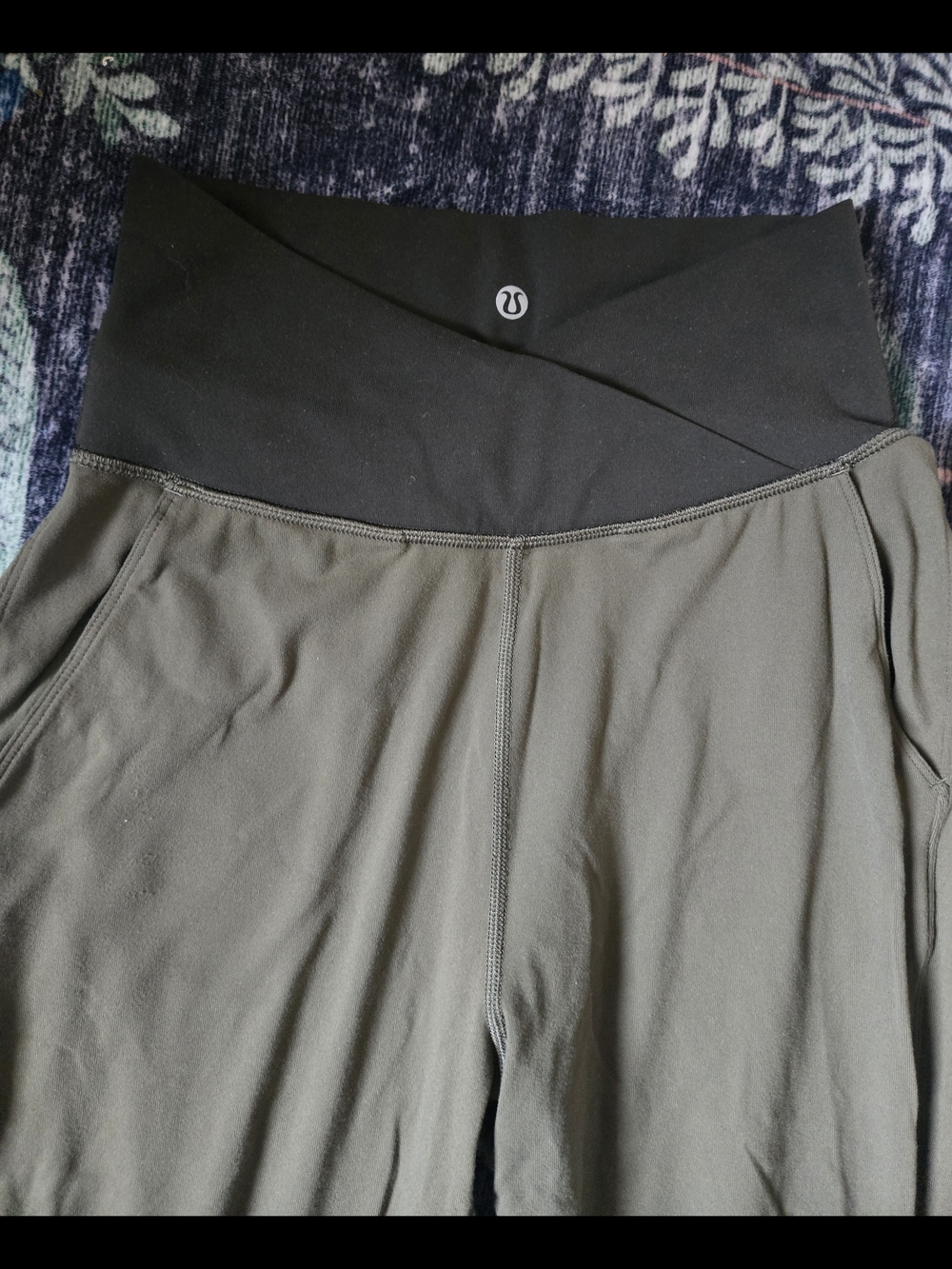 Lululemon Align™ Crossover Waist HR Jogger 25" Dark Olive/Snakeskin Size 4 Rare - Picture 6 of 9